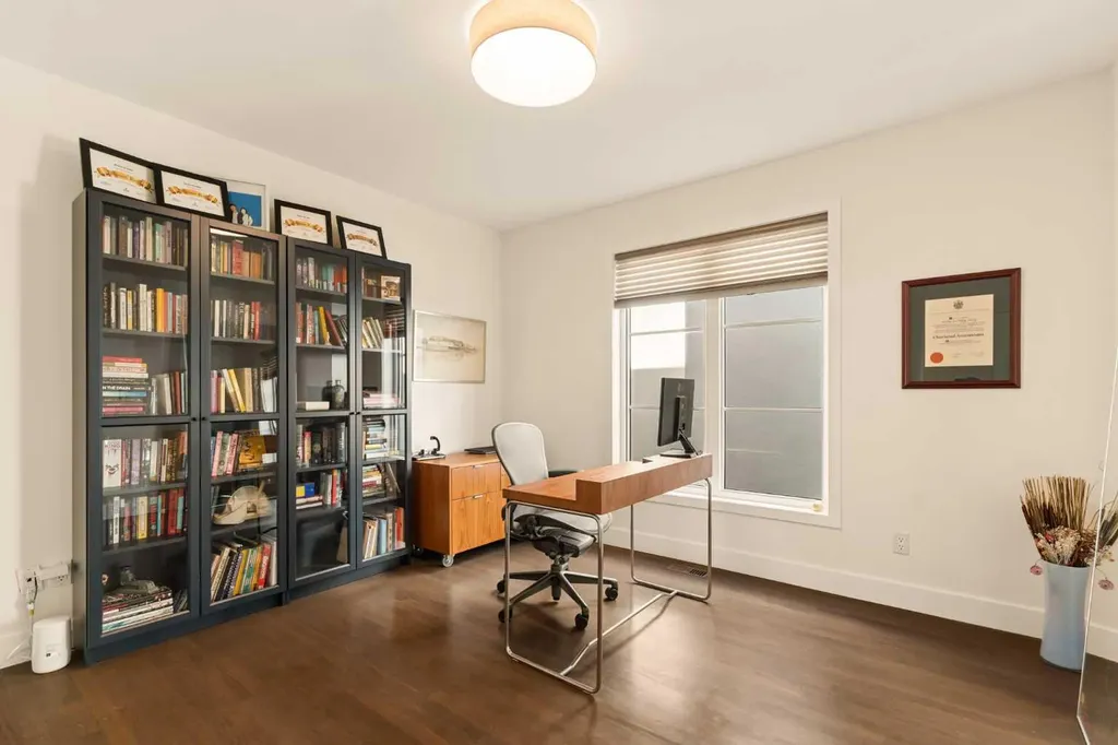3923 15a Street SW Calgary AB T2T 4C8