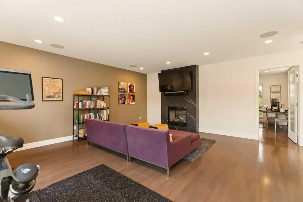 3923 15a Street SW Calgary AB T2T 4C8