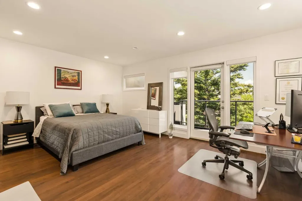 3923 15a Street SW Calgary AB T2T 4C8