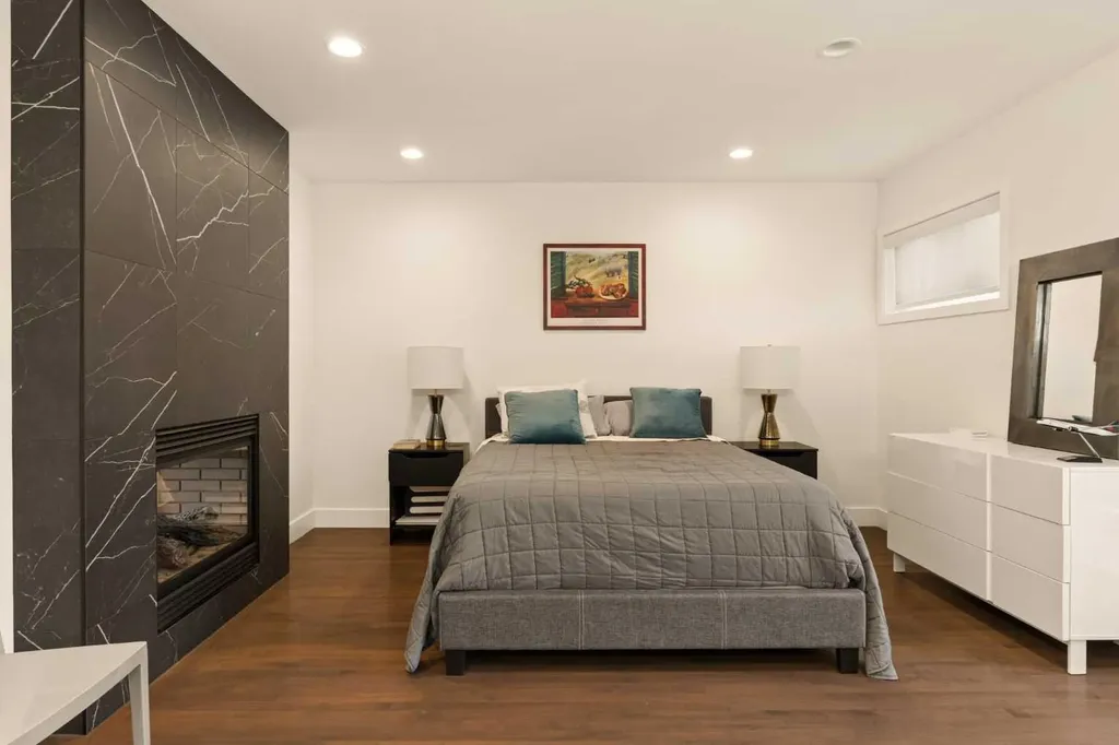 3923 15a Street SW Calgary AB T2T 4C8