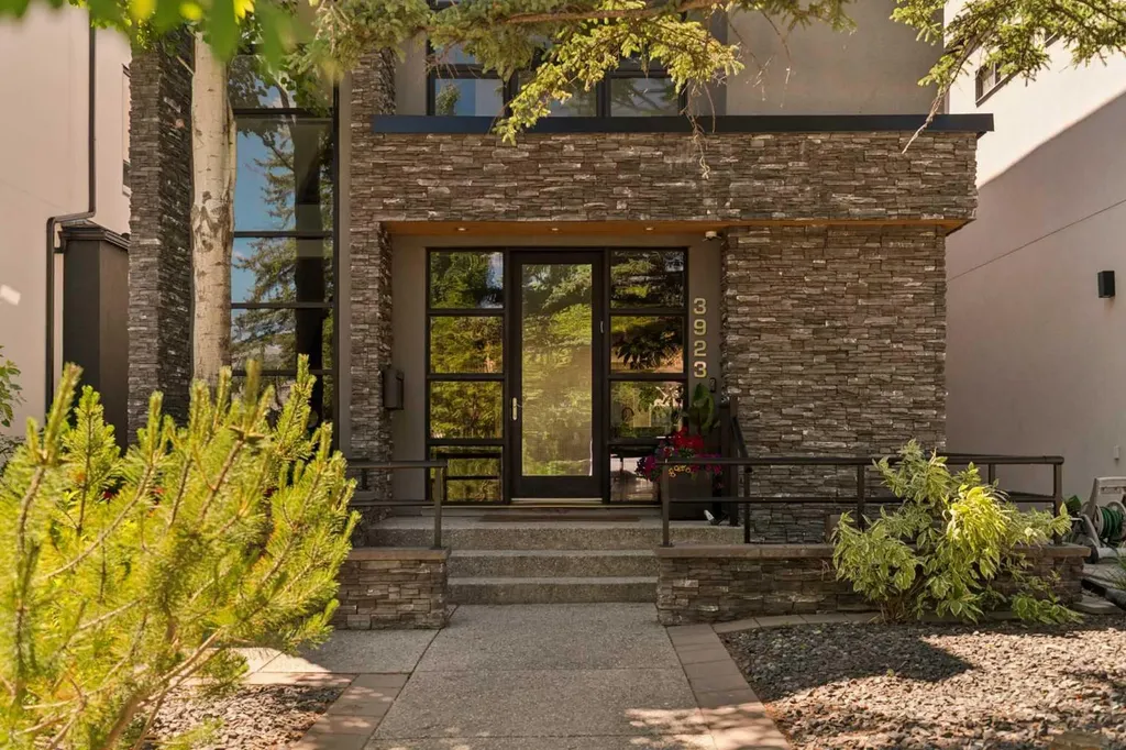 3923 15a Street SW Calgary AB T2T 4C8