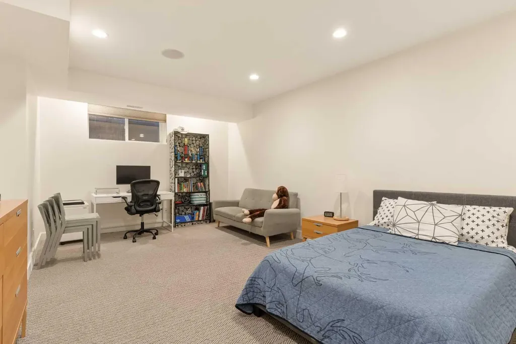 3923 15a Street SW Calgary AB T2T 4C8