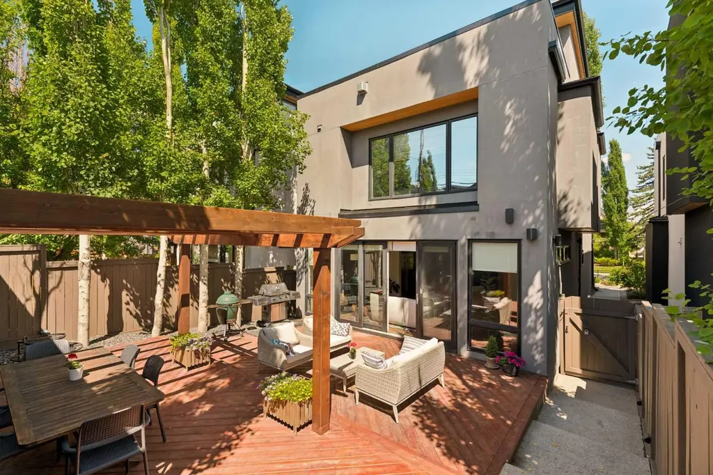 3923 15a Street SW Calgary AB T2T 4C8