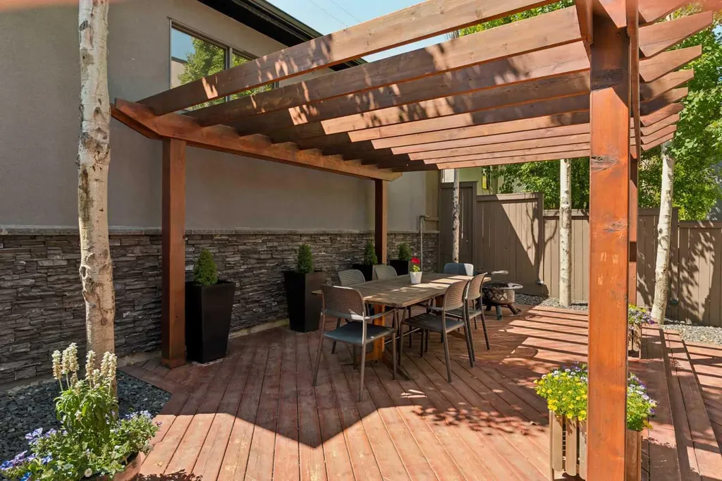3923 15a Street SW Calgary AB T2T 4C8