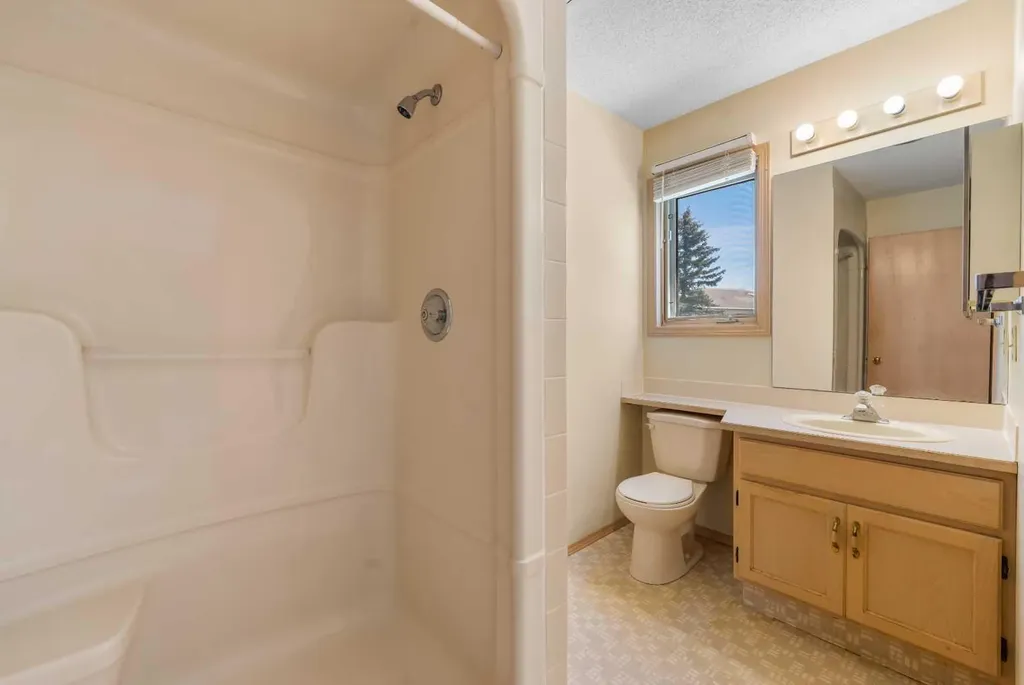 251 Hampshire Place NW Calgary AB T3A 4Y7