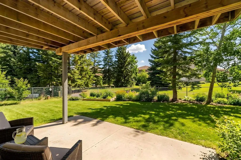 251 Hampshire Place NW Calgary AB T3A 4Y7