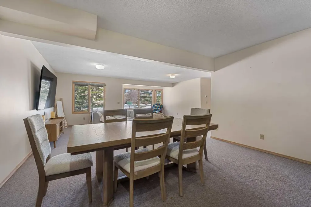 251 Hampshire Place NW Calgary AB T3A 4Y7