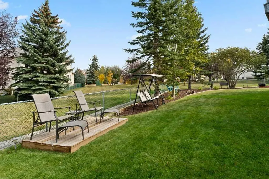 251 Hampshire Place NW Calgary AB T3A 4Y7