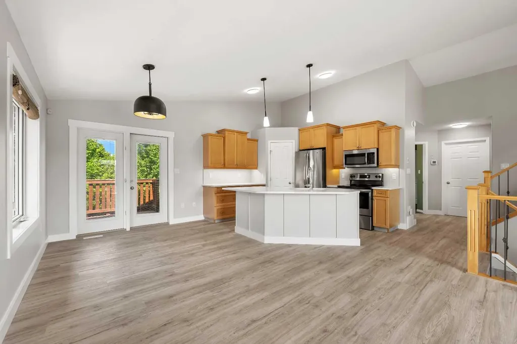 5220 21 Street Lloydminster AB T9V 3G3