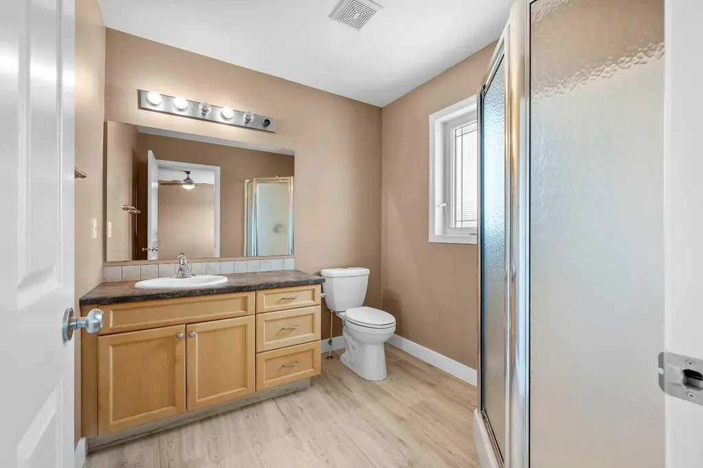 5220 21 Street Lloydminster AB T9V 3G3