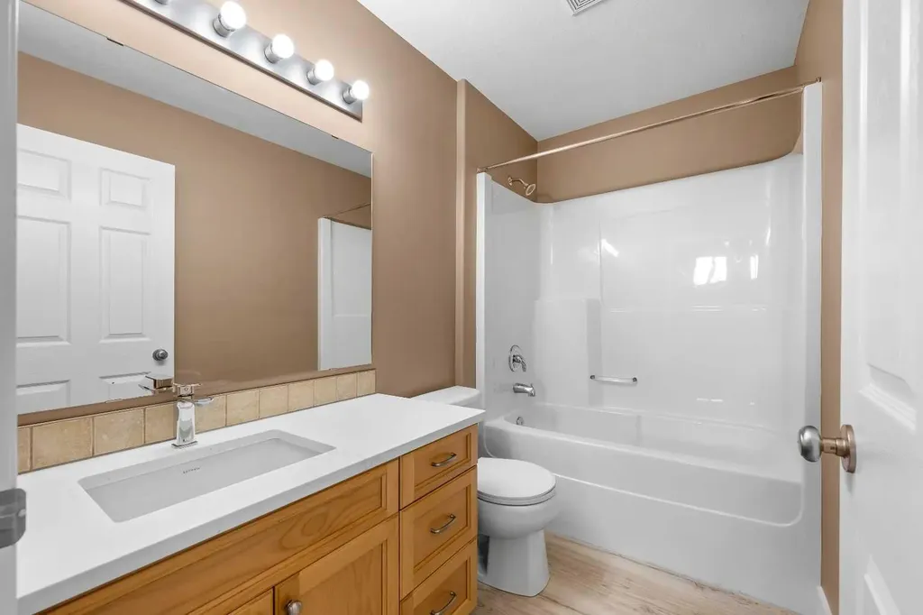 5220 21 Street Lloydminster AB T9V 3G3