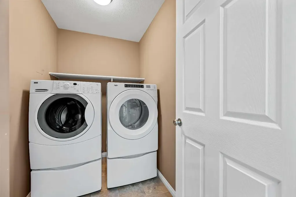 5220 21 Street Lloydminster AB T9V 3G3