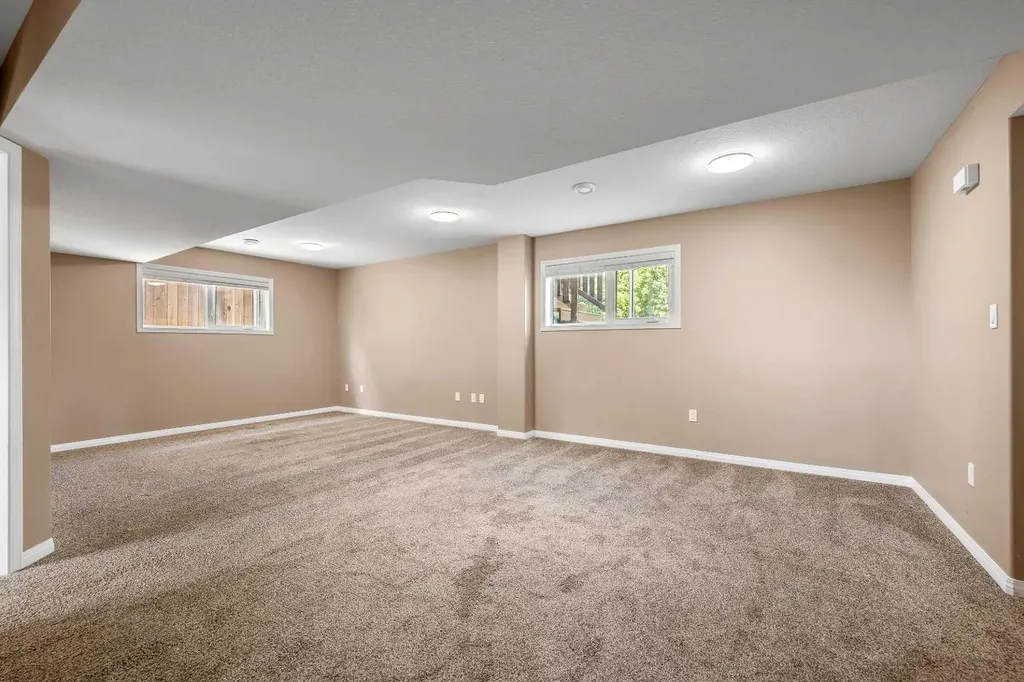 5220 21 Street Lloydminster AB T9V 3G3