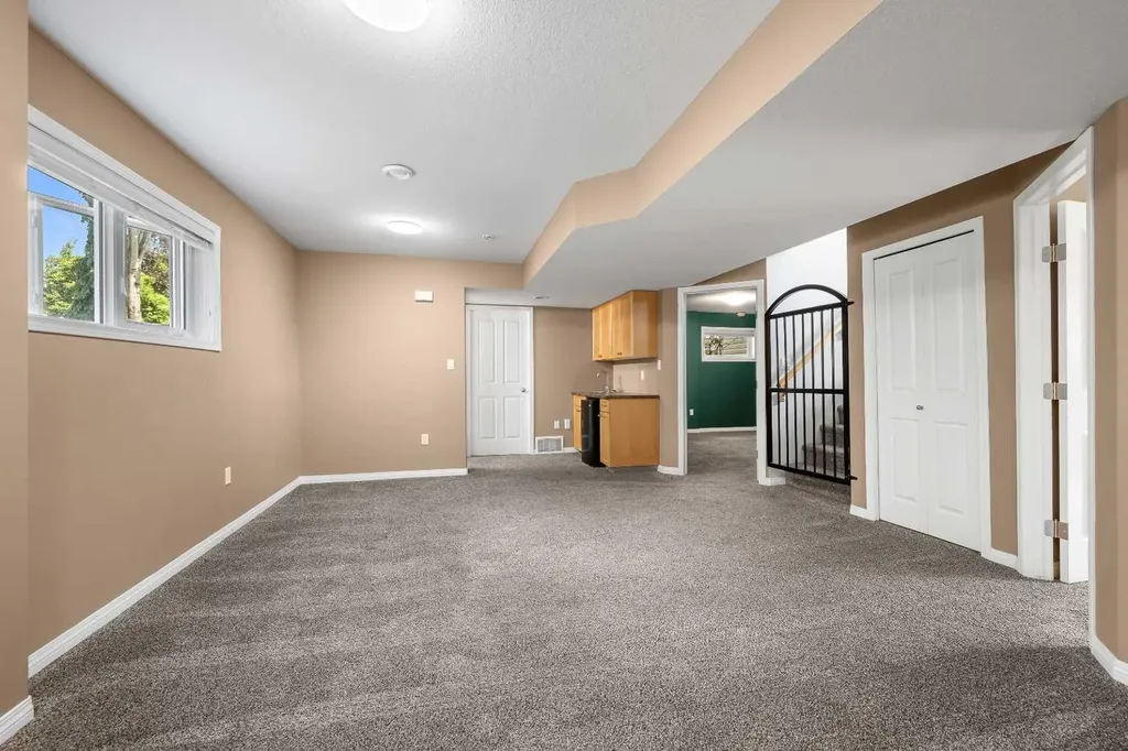 5220 21 Street Lloydminster AB T9V 3G3