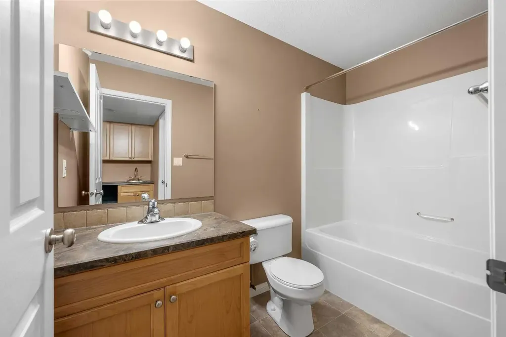 5220 21 Street Lloydminster AB T9V 3G3