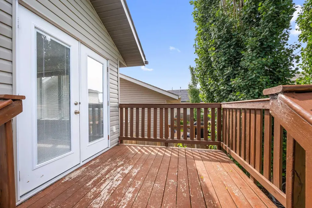 5220 21 Street Lloydminster AB T9V 3G3