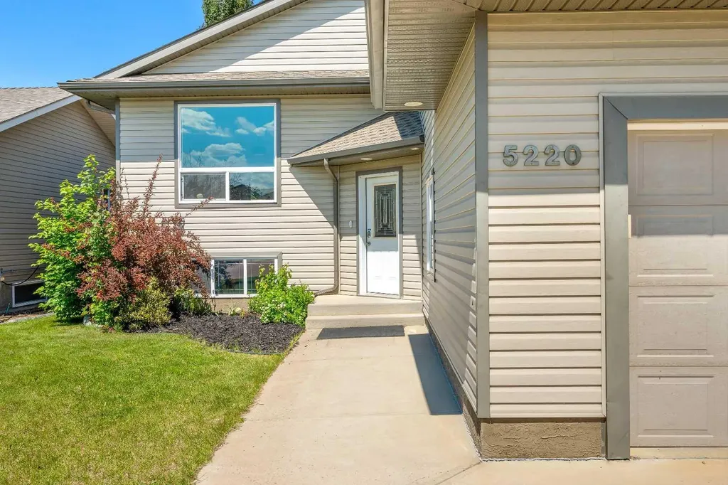 5220 21 Street Lloydminster AB T9V 3G3