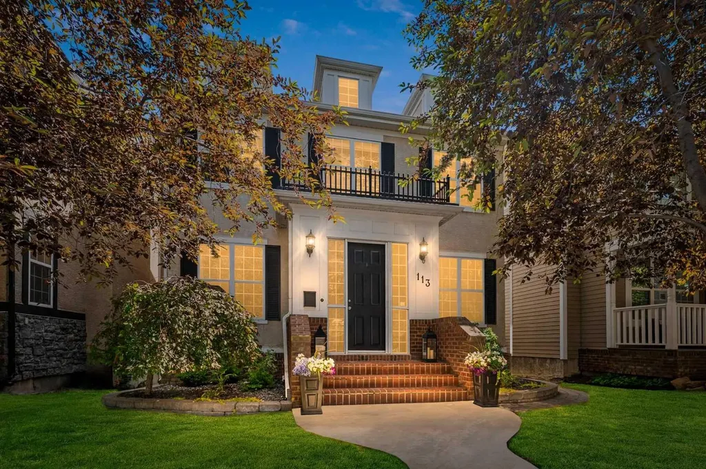 113 Ypres Green SW Calgary AB T2T6M3
