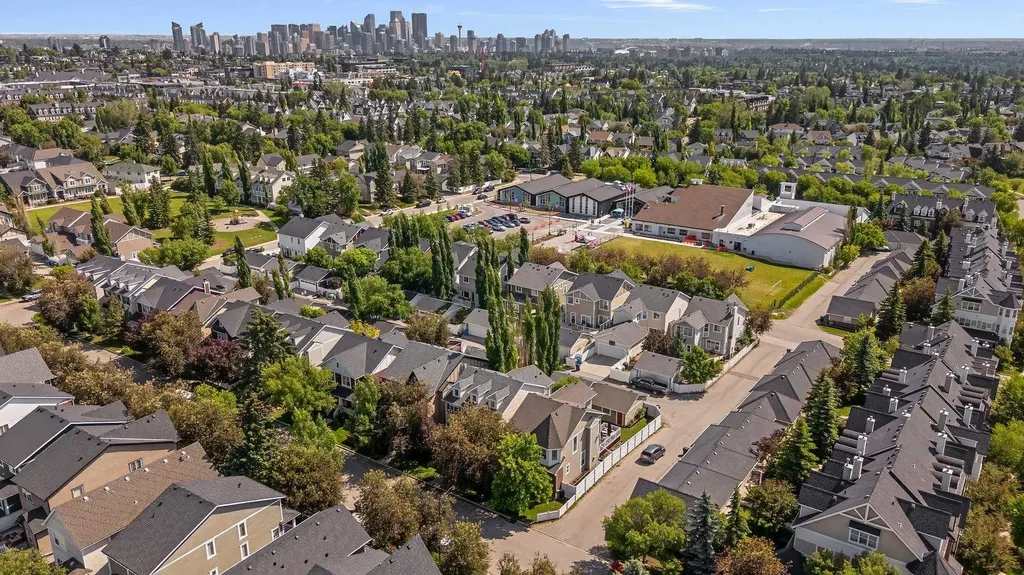 113 Ypres Green SW Calgary AB T2T6M3