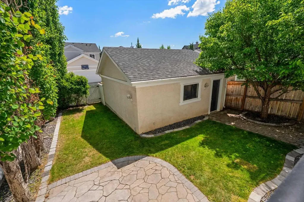 113 Ypres Green SW Calgary AB T2T6M3