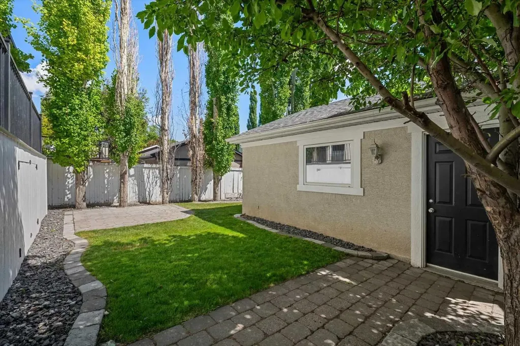 113 Ypres Green SW Calgary AB T2T6M3