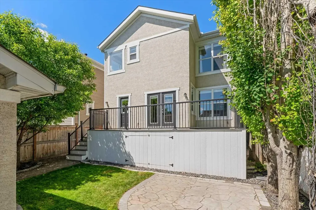 113 Ypres Green SW Calgary AB T2T6M3