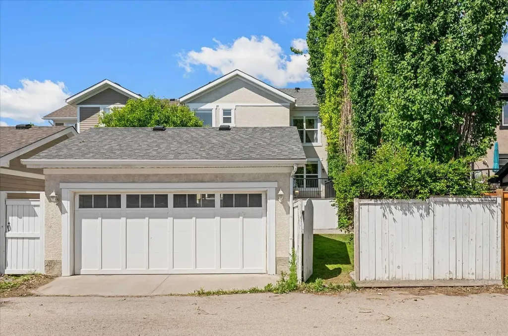 113 Ypres Green SW Calgary AB T2T6M3