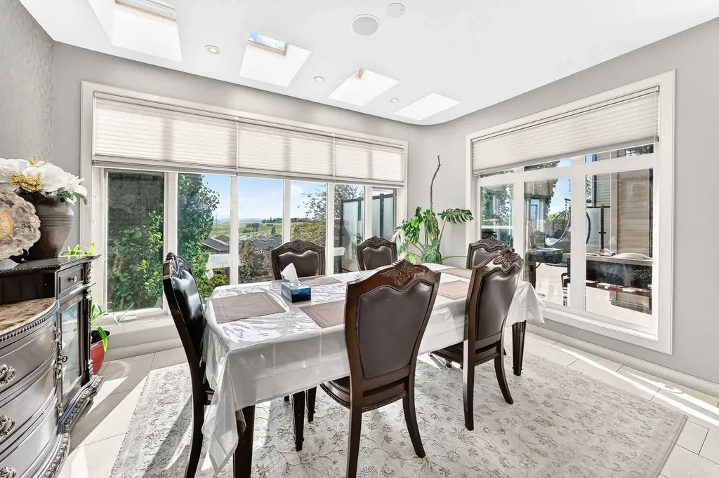 423 Rocky Ridge Drive NW Calgary AB T3G 5C2