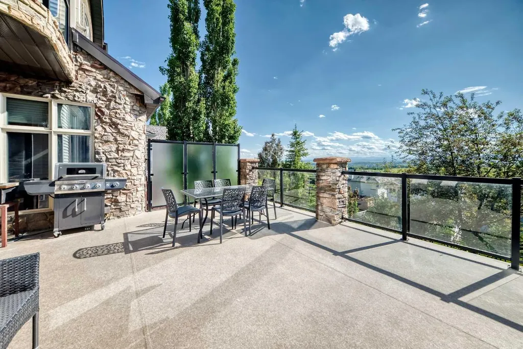 423 Rocky Ridge Drive NW Calgary AB T3G 5C2