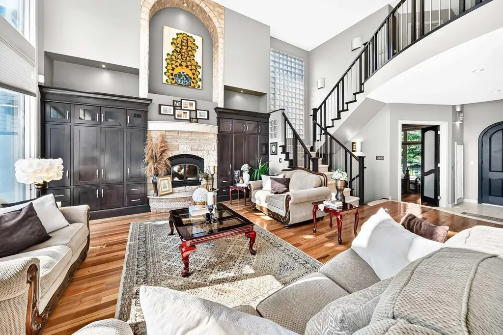 423 Rocky Ridge Drive NW Calgary AB T3G 5C2