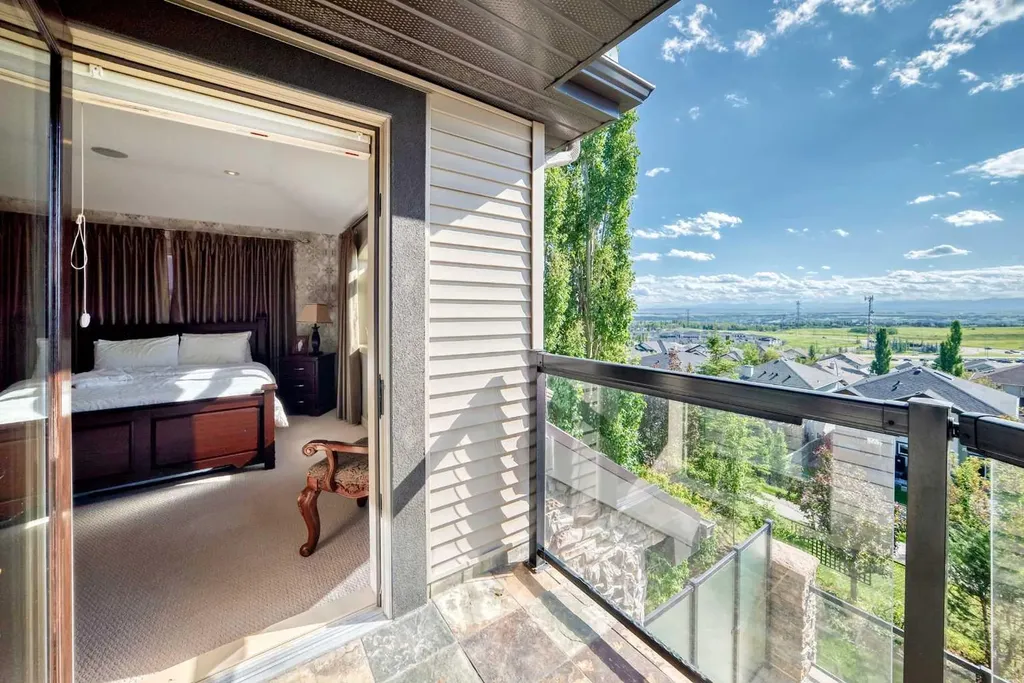 423 Rocky Ridge Drive NW Calgary AB T3G 5C2