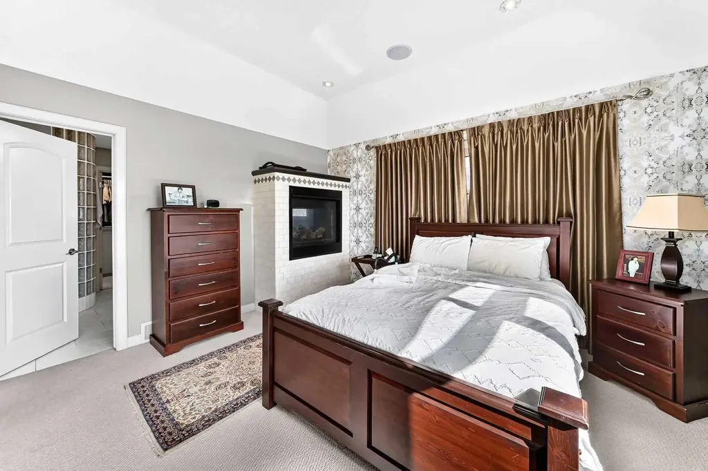 423 Rocky Ridge Drive NW Calgary AB T3G 5C2