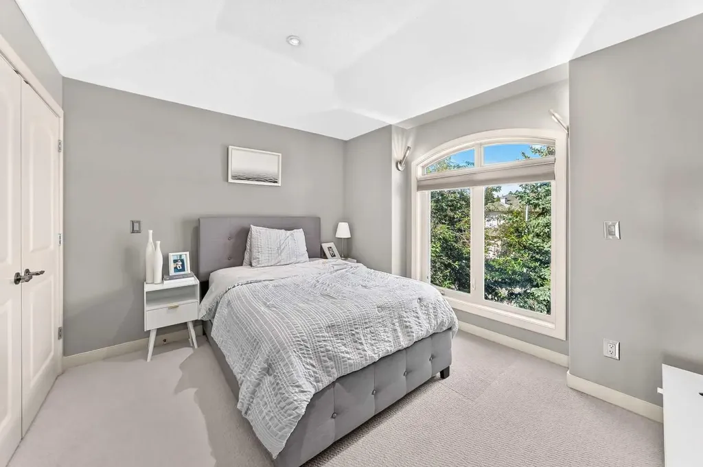 423 Rocky Ridge Drive NW Calgary AB T3G 5C2