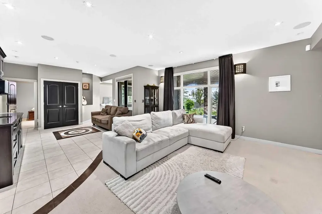 423 Rocky Ridge Drive NW Calgary AB T3G 5C2