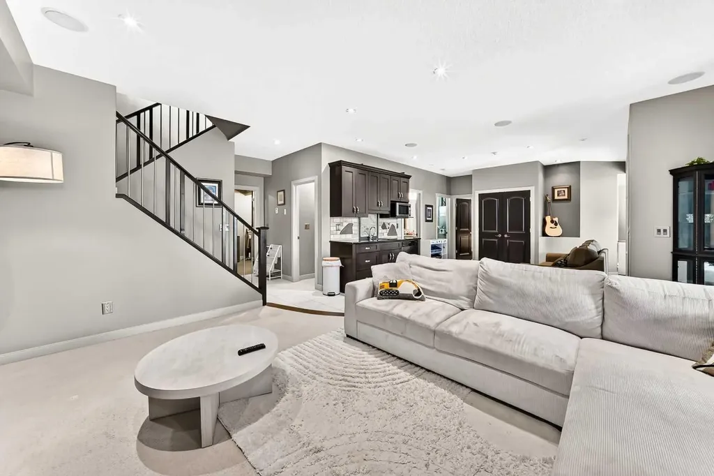 423 Rocky Ridge Drive NW Calgary AB T3G 5C2