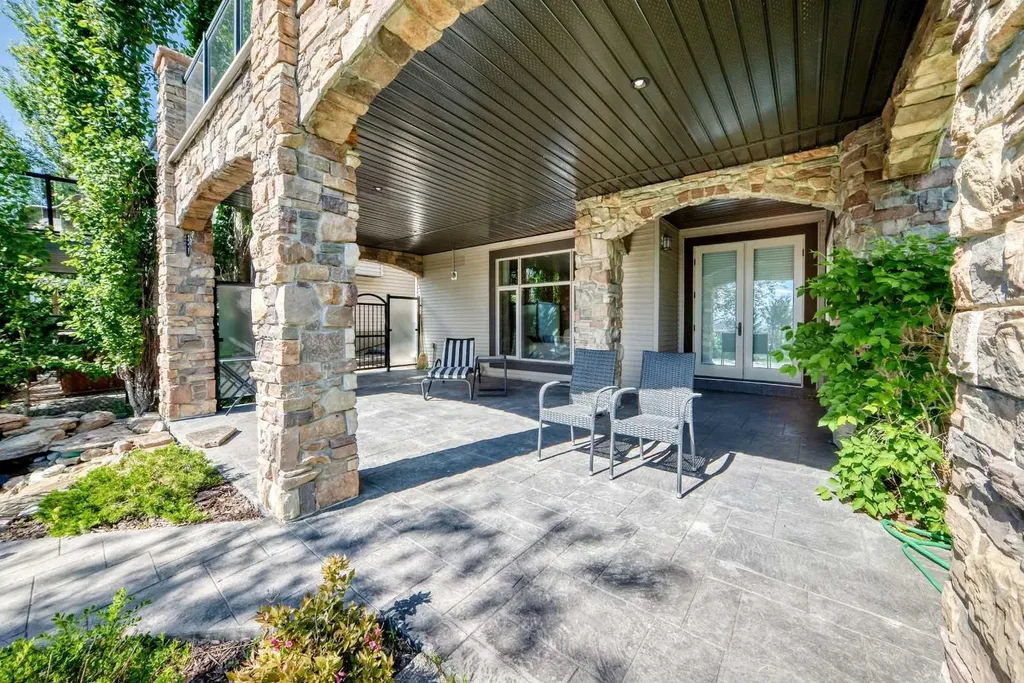 423 Rocky Ridge Drive NW Calgary AB T3G 5C2