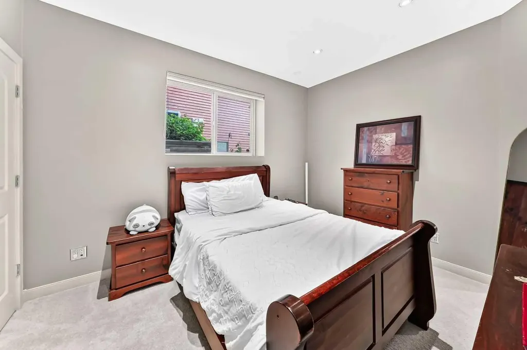 423 Rocky Ridge Drive NW Calgary AB T3G 5C2