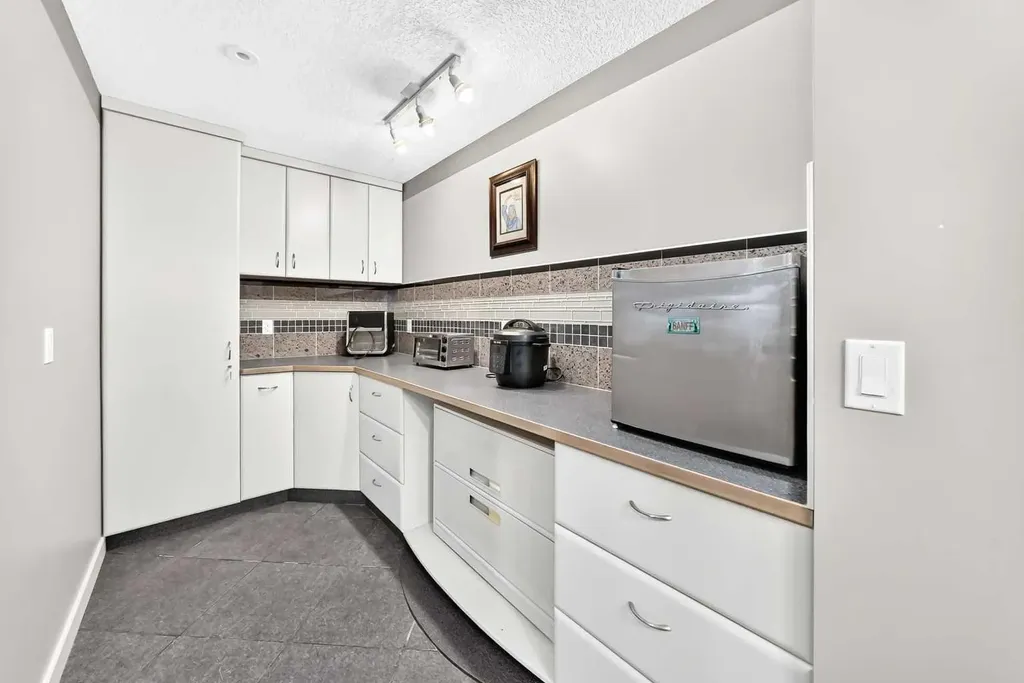 423 Rocky Ridge Drive NW Calgary AB T3G 5C2