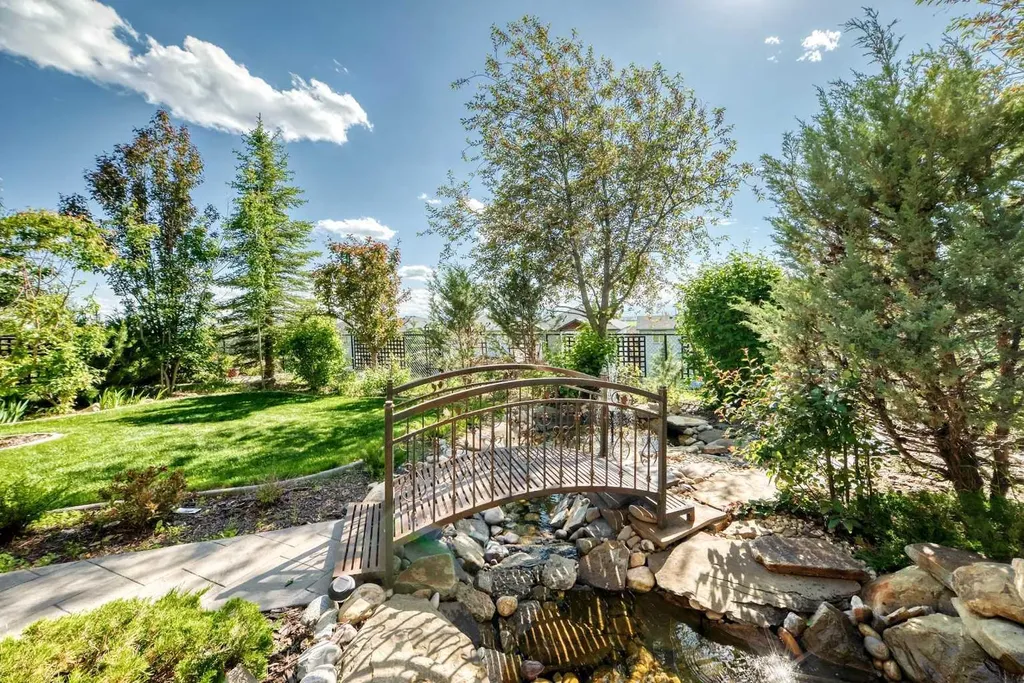423 Rocky Ridge Drive NW Calgary AB T3G 5C2