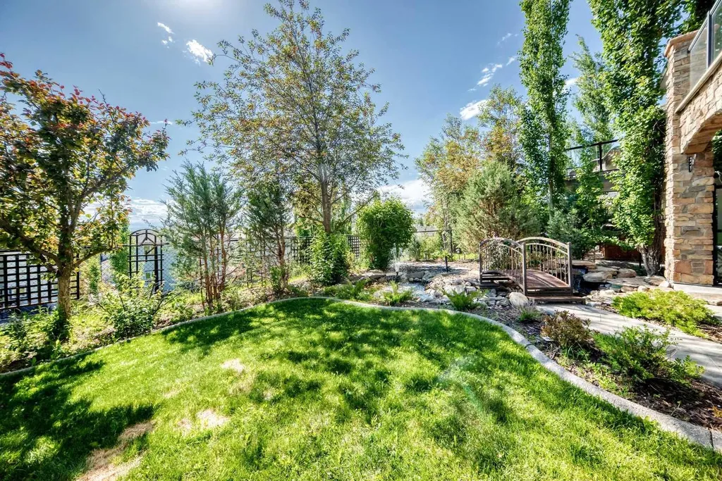 423 Rocky Ridge Drive NW Calgary AB T3G 5C2