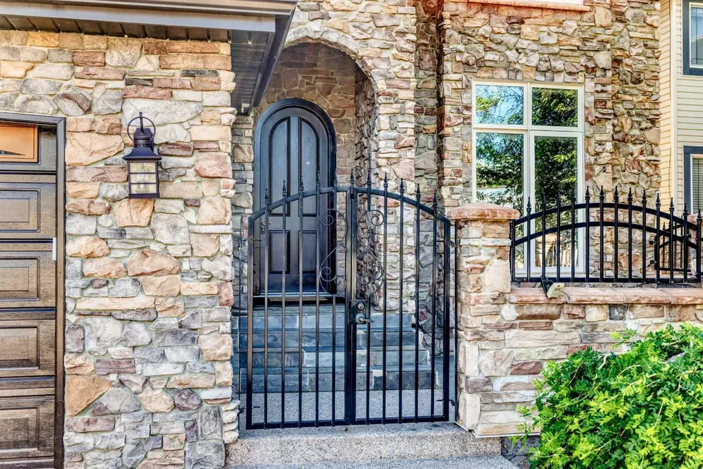 423 Rocky Ridge Drive NW Calgary AB T3G 5C2