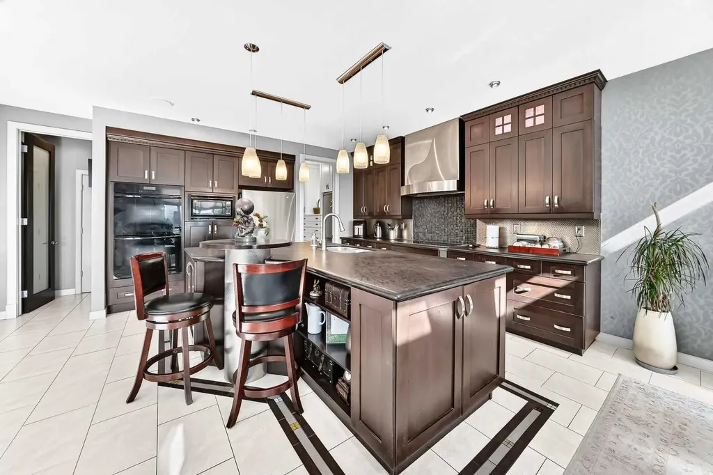 423 Rocky Ridge Drive NW Calgary AB T3G 5C2
