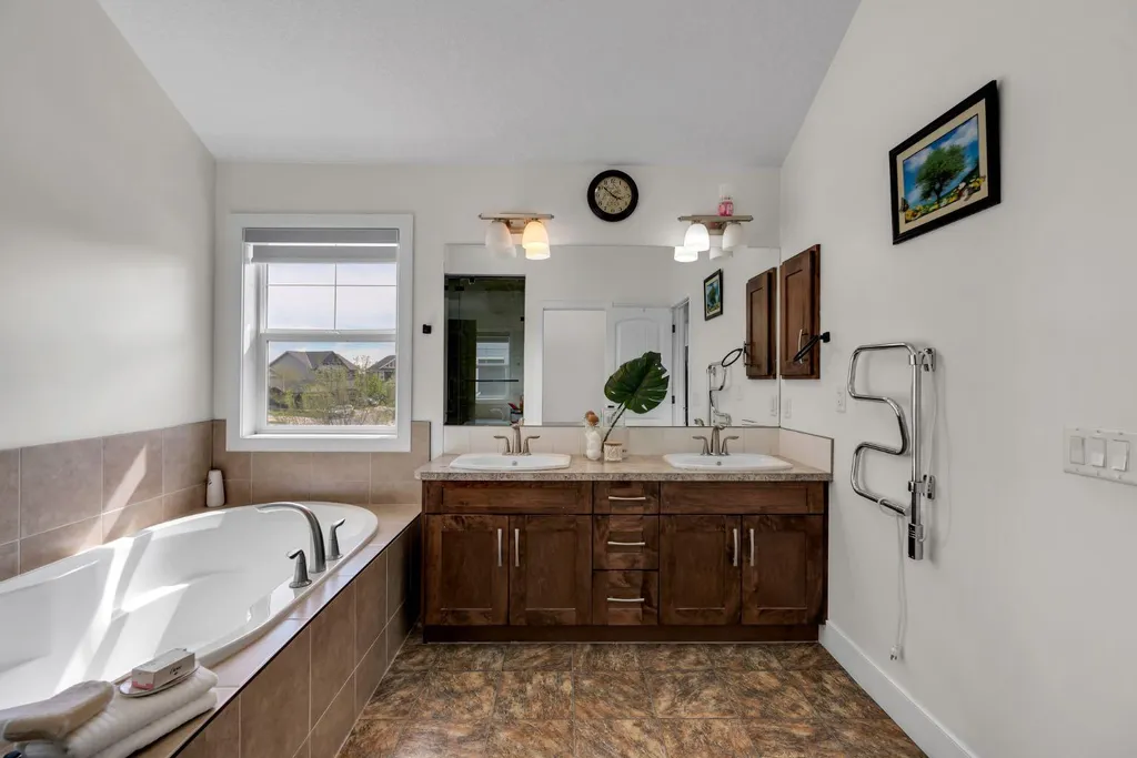 71 Canals Close SW Airdrie AB T4B 0S6