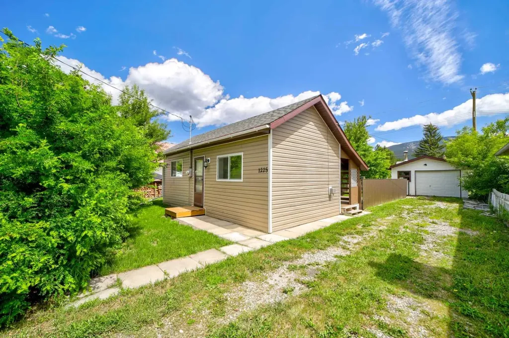 1225 84 Street Coleman AB T0K0M0