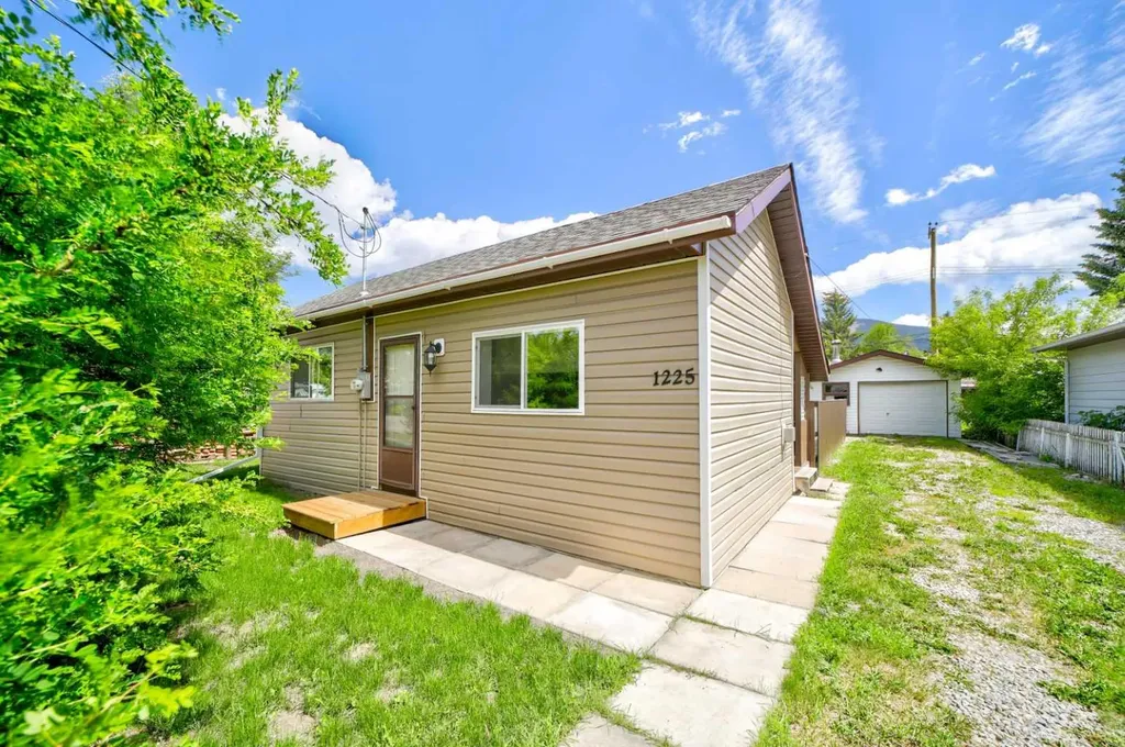 1225 84 Street Coleman AB T0K0M0