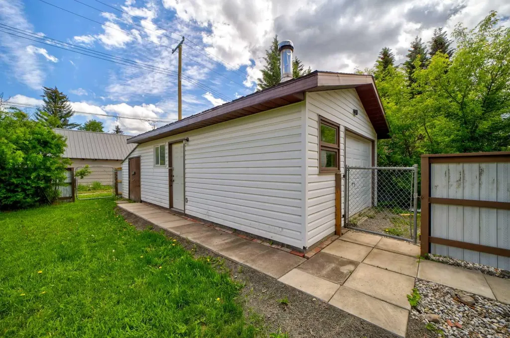 1225 84 Street Coleman AB T0K0M0