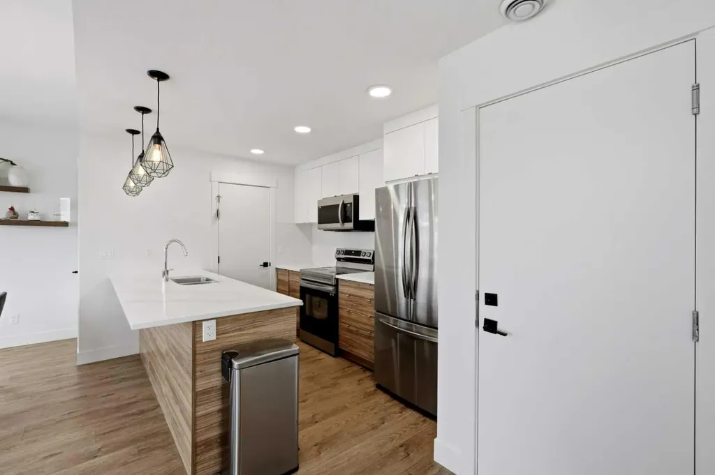 10060 46 Street NE Calgary AB T3J 2H8