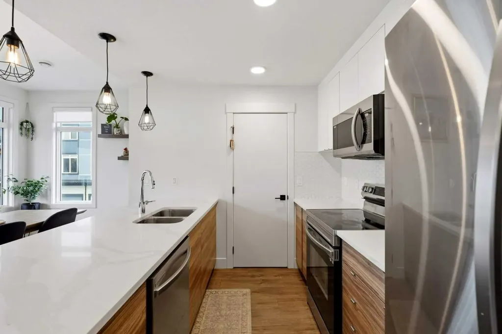 10060 46 Street NE Calgary AB T3J 2H8