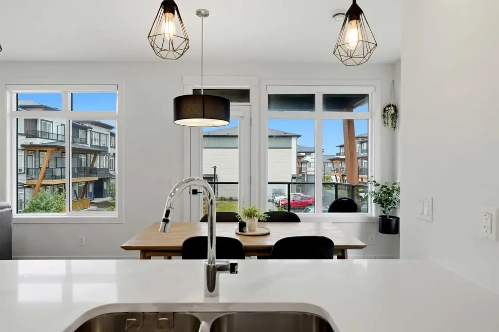 10060 46 Street NE Calgary AB T3J 2H8