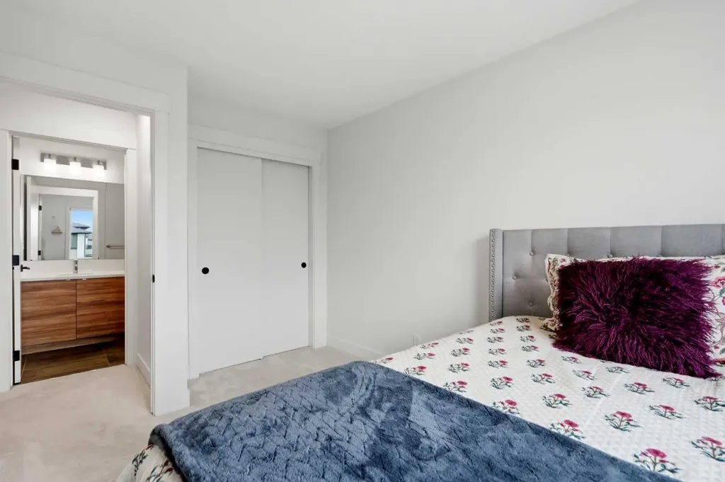 10060 46 Street NE Calgary AB T3J 2H8
